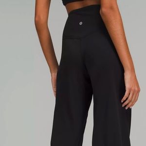 LULULEMON CROPPED WIDE LEG ALIGNS